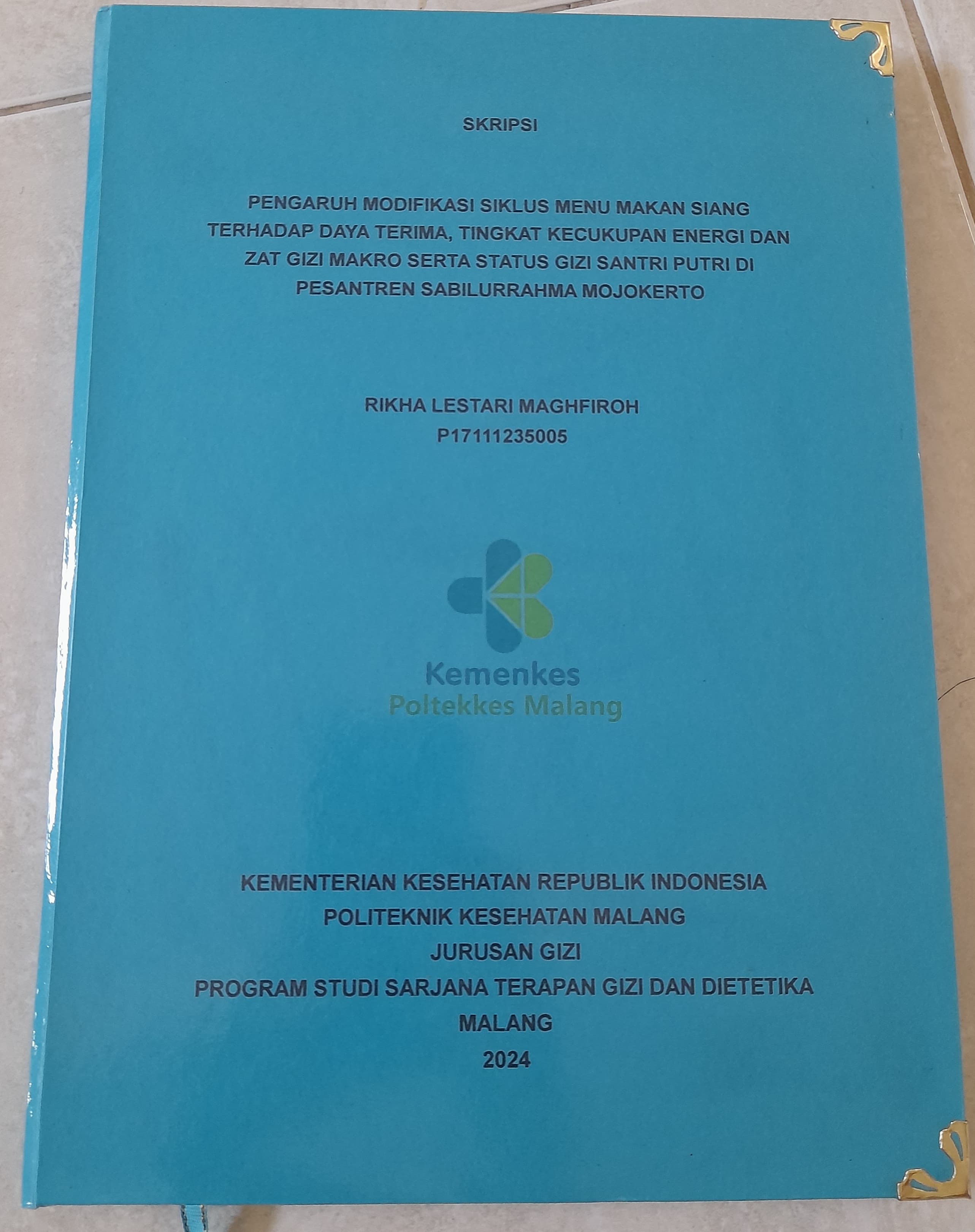 PENGARUH MODIFIKASI SIKLUS MENU MAKAN SIANG  TERHADAP DAYA TERIMA, TINGKAT KECUKUPAN ENERGI DAN  ZAT GIZI MAKRO SERTA STATUS GIZI SANTRI PUTRI DI  PESANTREN SABILURRAHMA MOJOKERTO