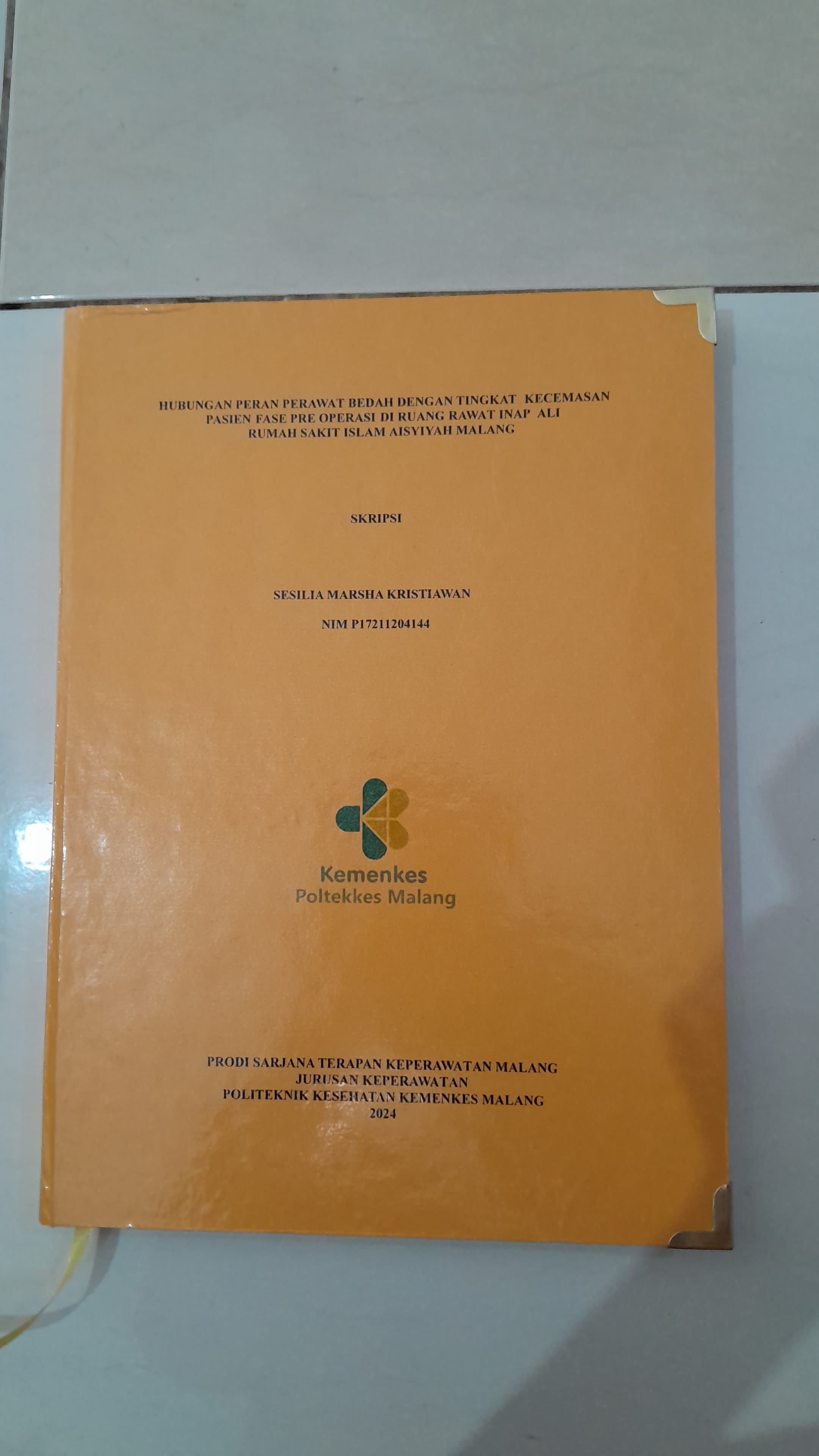 HUBUNGAN PERAN PERAWAT BEDAH DENGAN TINGKAT KECEMASAN  PASIENFASE PRE OPERASI DI RUANG RAWAT INAP ALI   RUMAH SAKIT ISLAM AISYIYAH MALANG 